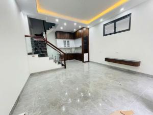 Nhà mới Hồ Tùng Mậu DT: 35m2 - 5 Tầng Mt: 4,8m
