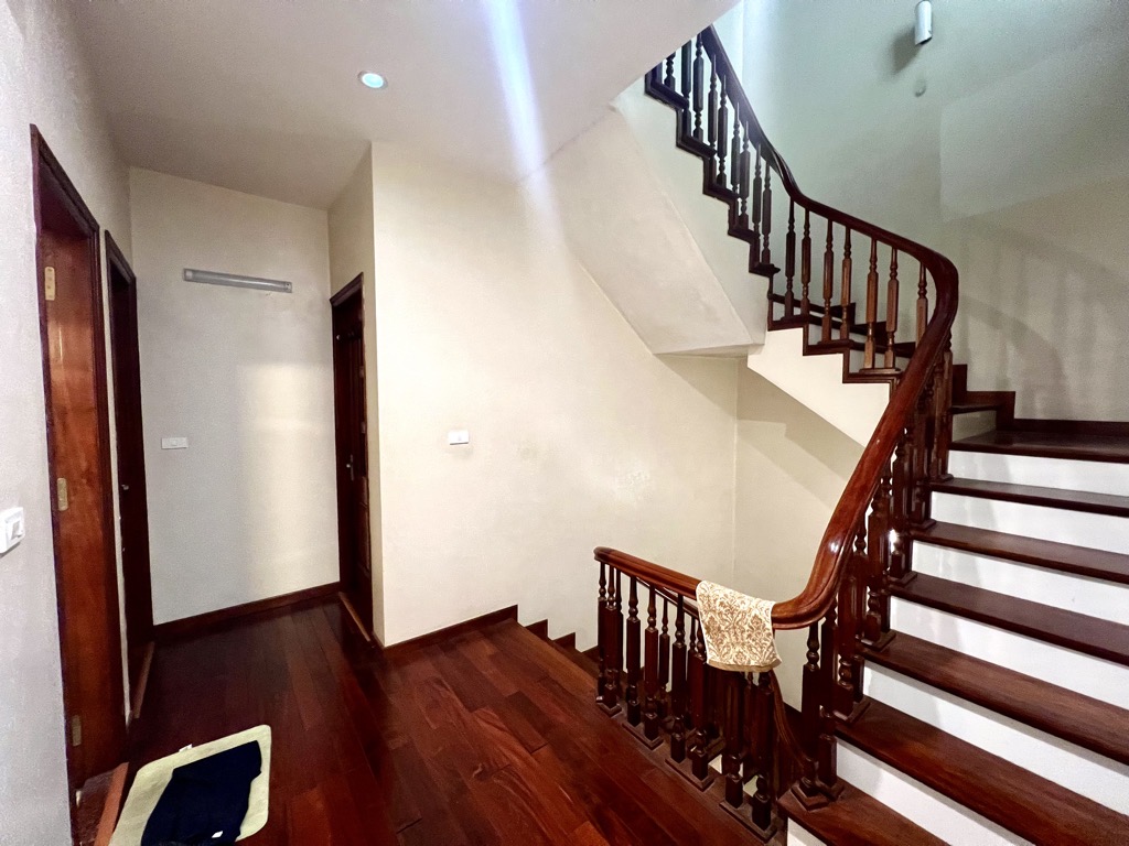 BÁN NHÀ 4 TẦNG PHỐ NGỌC LÂM – LONG BIÊN – Ô TÔ ĐỖ CỬA – SỔ ĐỎ CHÍNH CHỦ