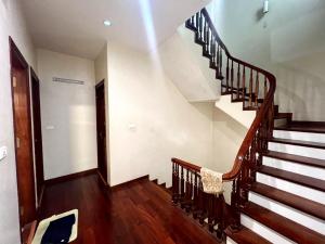 BÁN NHÀ 4 TẦNG PHỐ NGỌC LÂM – LONG BIÊN – Ô TÔ ĐỖ CỬA – SỔ ĐỎ CHÍNH CHỦ