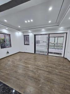 Nhà mới tinh,7 tầng thang máy,ô tô ngủ trong nhà,