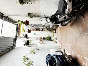 BÁN NHÀ NGỌA LONG 5 TẦNG – MỚI ĐẸP – CHỈ NHỈNH 5 TỶ