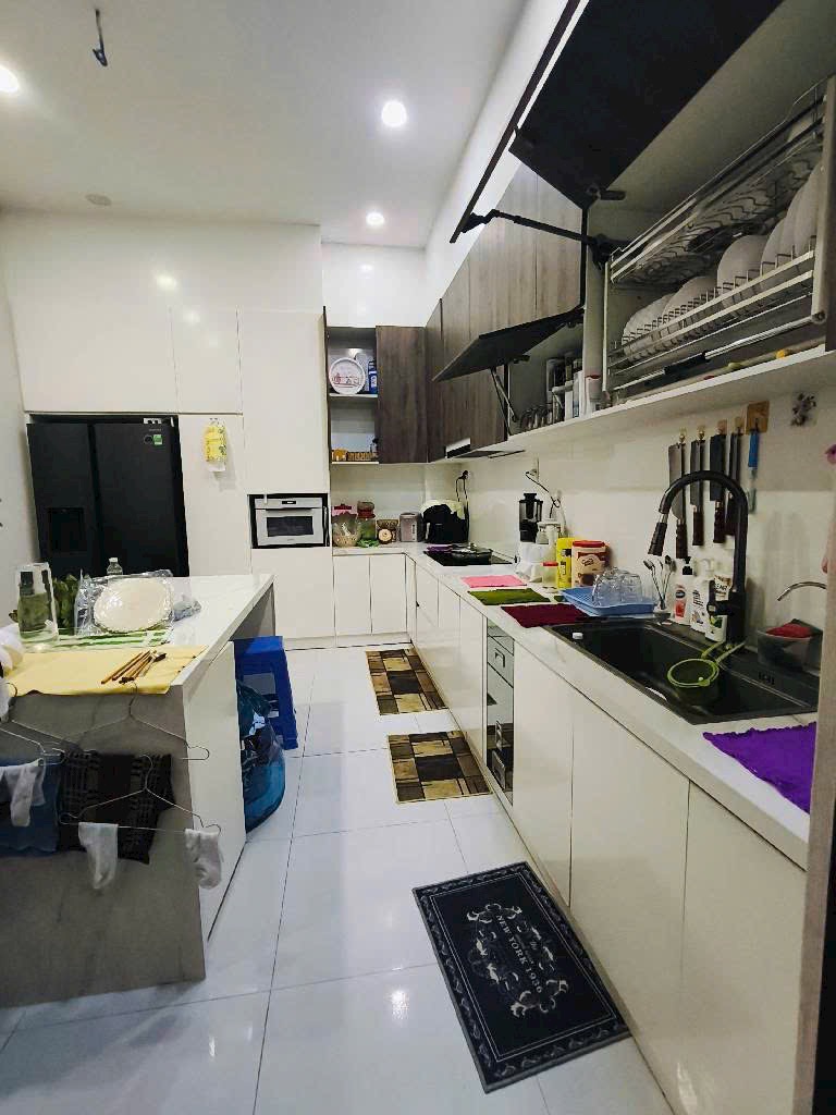 TTQ8==> PHẠM THẾ HIỂN- NHÀ MỚI XÁCH VALI VÀO Ở NGAY- NỞ HẬU TÀI LỘC