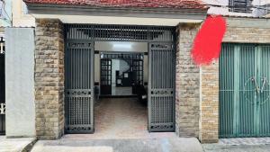 TTQ8==> DƯƠNG BÁ TRẠC- HẺM THÔNG RA THẲNG MẶT TIỀN- CÁCH 30m- NHÀ 3 TẦNG BTCT- HOÀN CÔNG ĐỦ