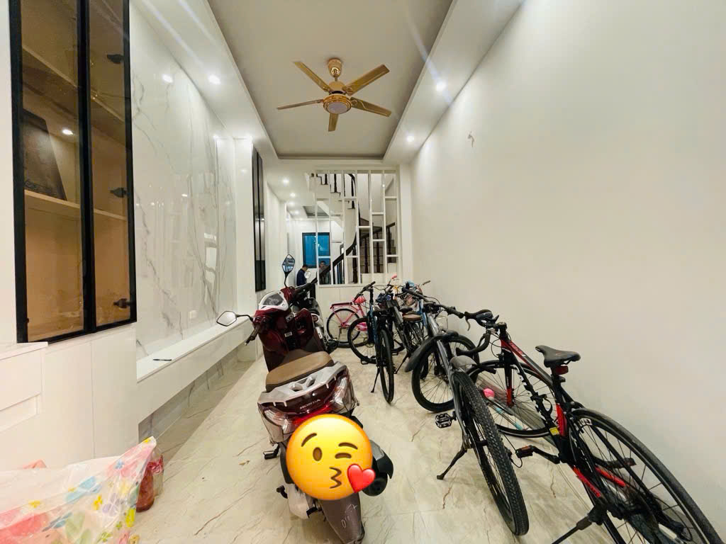 NHÀ ĐẤT HÀ NỘI ĐANG “ CHẠM ĐÁY” – SIÊU PHẨM Ô TÔ ĐỖ CỬA, 2 MẶT THOÁNG, GIÁ CHÀO 9.X TỶ