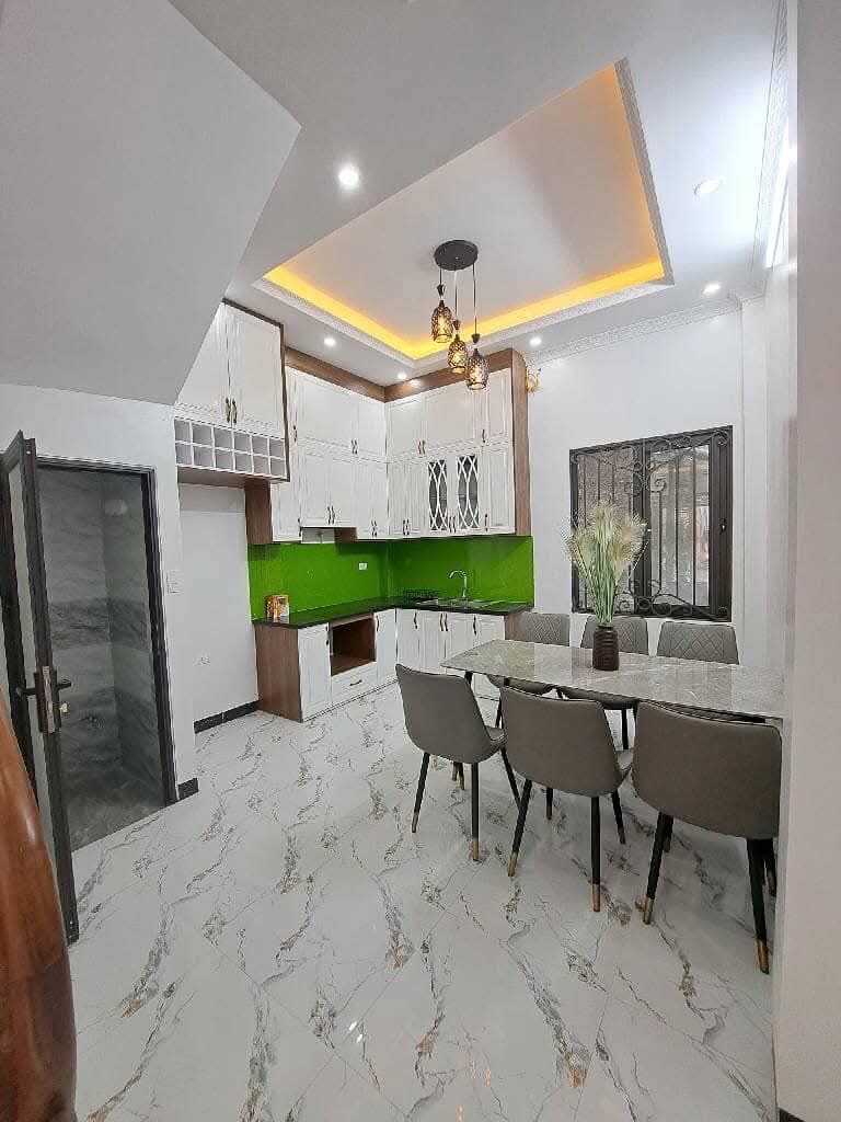 NHÀ NGÕ 117 NGU.YỄN SƠN, Ô TÔ VÀO NHÀ, THANG MÁY, KHU PHÂN LÔ CÁN BỘ HÀNG KHÔNG DÂN TRÍ CAO.