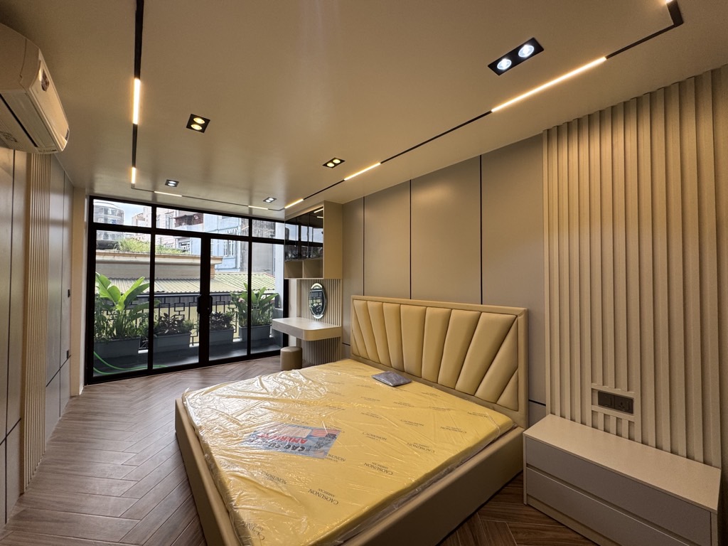 Gấp Gấp ! Căn Ngọc Thụy 7 tầng 46.5m2 - thang máy - ô tô vào nhà ngủ luôn