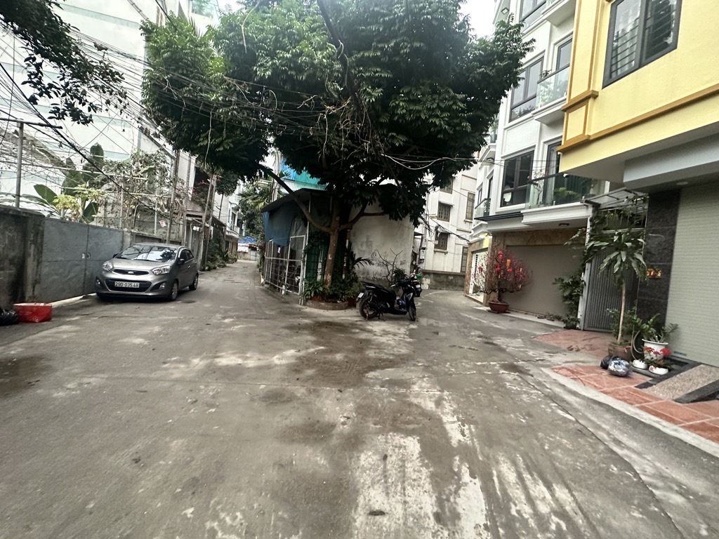 Top siêu phẩm Ngọc Thụy gara - thang máy - full nội thất chỉ còn 11 tỷ