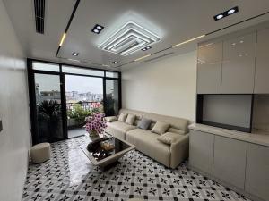 Gấp Gấp ! Căn Ngọc Thụy 7 tầng 46.5m2 - thang máy - ô tô vào nhà ngủ luôn