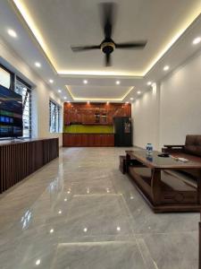 Căn nhà 5 sao không số lùi 60m - 6 Tầng thang máy - ô tô vào nhà - mặt tiền quyền lực - view  siêu thoáng