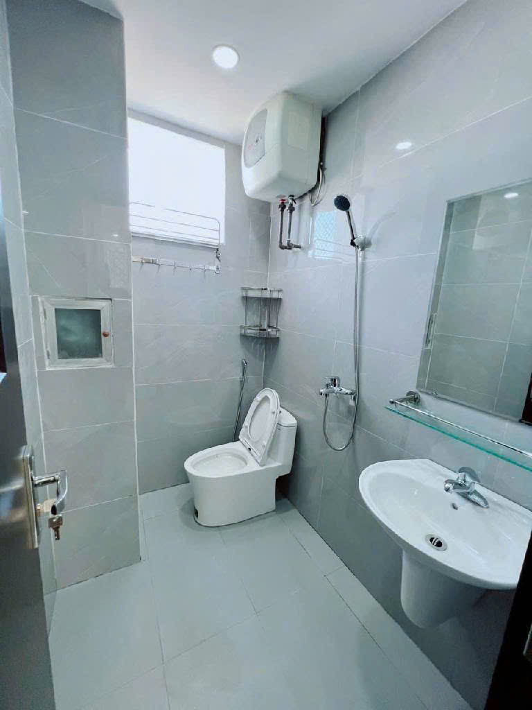 HƠN 5 TỶ - CHUNG CƯ C7 CĂN GÓC - NGUYỄN TRÃI - THANH XUÂN BẮC - 86m2 x 3pn x 2wc.Ban công đông nam, Cửa chính hướng tây