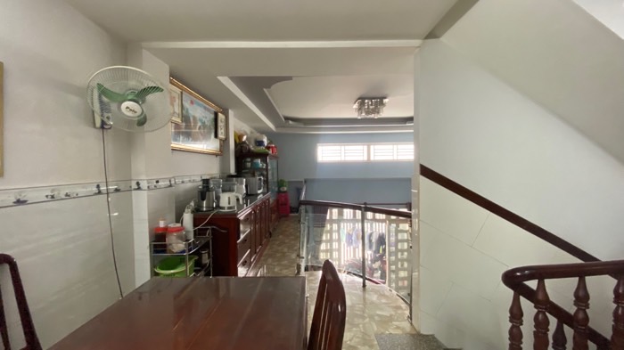 Bán nhà Hà Huy Giáp Quận 12, ngay Cao Đẳng Điện Lực, HXH sát mặt tiền