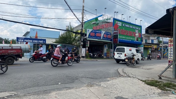 Bán nhà Hà Huy Giáp Quận 12, ngay Cao Đẳng Điện Lực, HXH sát mặt tiền