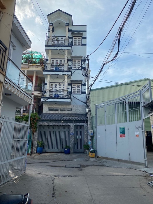 Bán nhà Hà Huy Giáp Quận 12, ngay Cao Đẳng Điện Lực, HXH sát mặt tiền