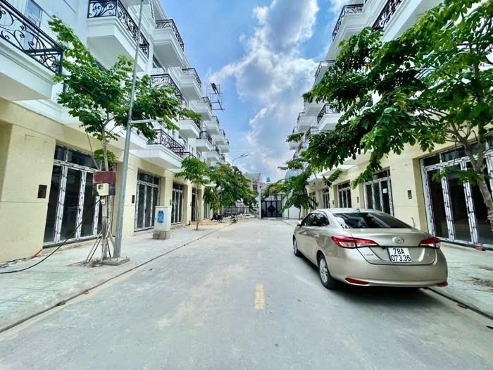 Mặt tiền Hà Huy Giáp, KDC Nam Long, hai mặt tiền trước sau hiếm