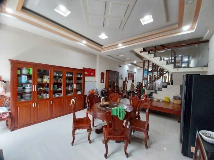 KDC kinh doanh sầm uất, vị trí rất đẹp, kết Hiệp Thành City