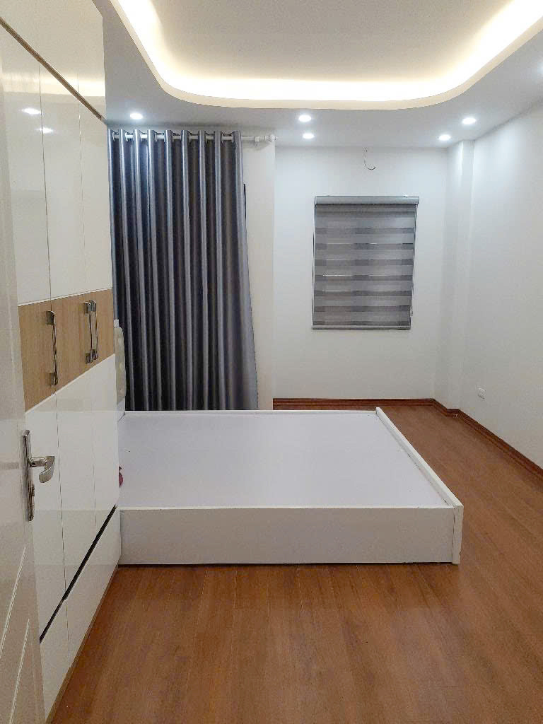 Nhà mới phố Nguyễn Khánh Toàn, Cầu Giấy, Hà Nội. 5 tầng 35m2, full nội thất, giá 9.5 tỷ.