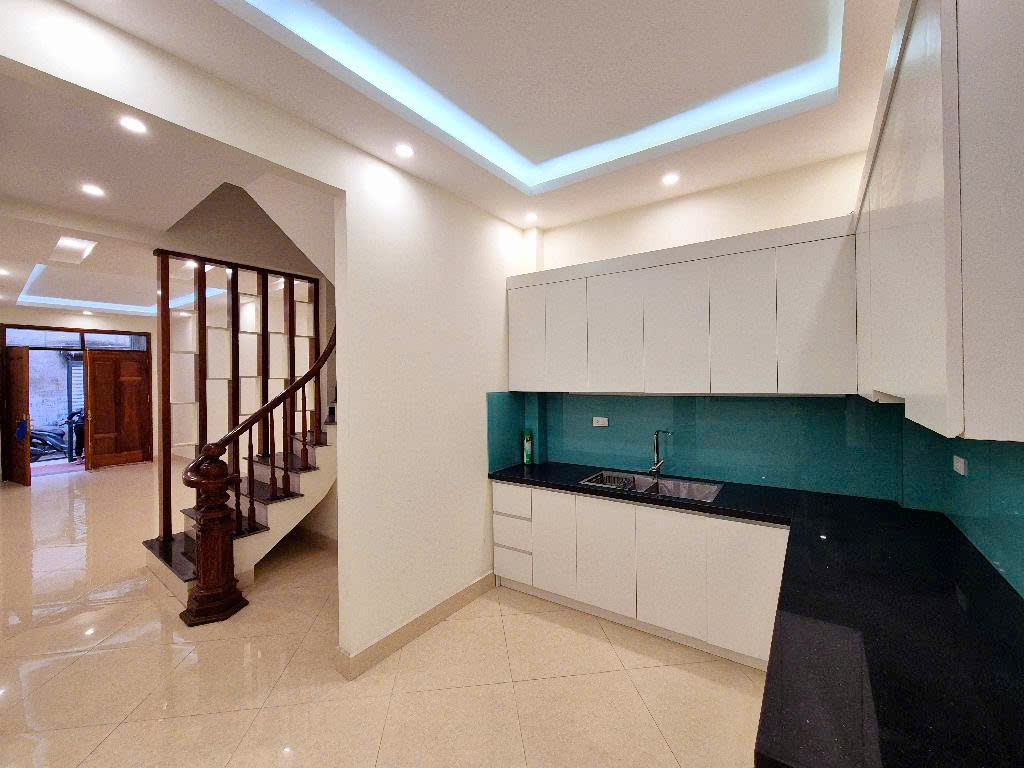 NHÀ ĐẸP TRUNG KÍNH CẦU GIẤY-NGÕ THÔNG- KINH DOANH DÒNG TIỀN 400TR. 51M2-5 TẦNG- GIÁ 9,3 TỶ
