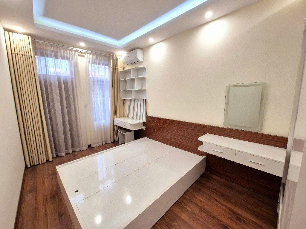 NHÀ ĐẸP TRUNG KÍNH CẦU GIẤY-NGÕ THÔNG- KINH DOANH DÒNG TIỀN 400TR. 51M2-5 TẦNG- GIÁ 9,3 TỶ