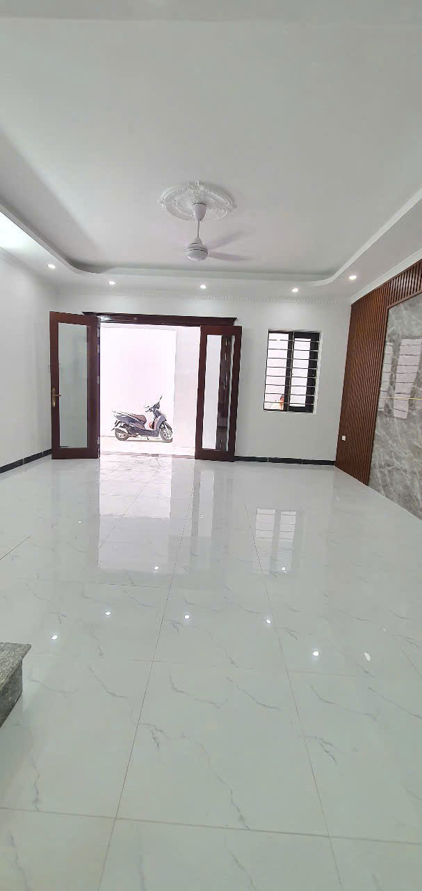 SIÊU HIẾM MẶT PHỐ BỒ ĐỀ - LONG BIÊN