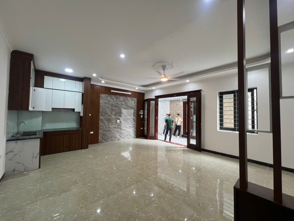 BÁN NHÀ MỚI XÂY 5 TẦNG – 40M2 – CỔ LINH – THẠCH BÀN LONG BIÊN