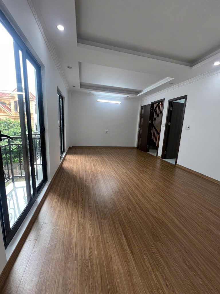 BÁN NHÀ MỚI XÂY 5 TẦNG – 40M2 – CỔ LINH – THẠCH BÀN LONG BIÊN