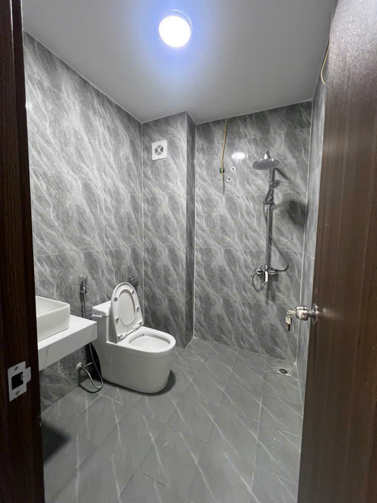 BÁN NHÀ MỚI XÂY 5 TẦNG – 40M2 – CỔ LINH – THẠCH BÀN LONG BIÊN