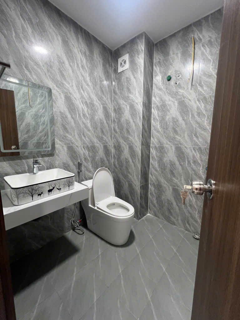 BỎ RA NHỈNH 6 TỶ SỞ HỮU NGAY CĂN NHÀ CỬA NGÕ PHÍA ĐÔNG THỦ ĐÔ