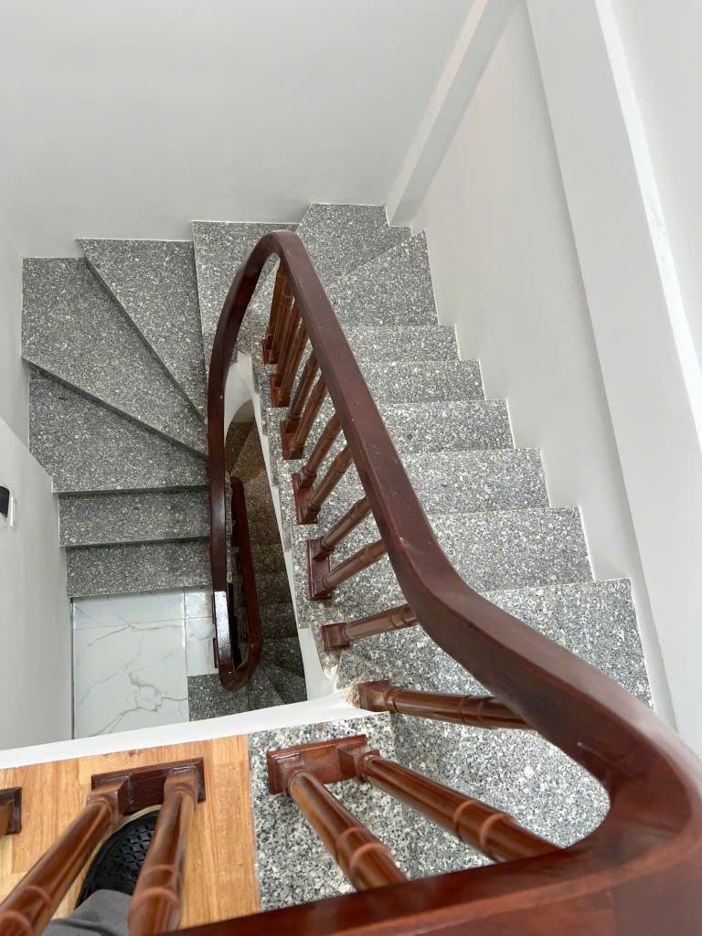 BỎ RA NHỈNH 6 TỶ SỞ HỮU NGAY CĂN NHÀ CỬA NGÕ PHÍA ĐÔNG THỦ ĐÔ