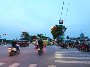 SIÊU HIẾM MẶT PHỐ BỒ ĐỀ - LONG BIÊN