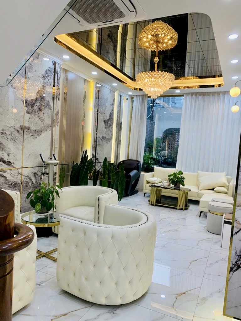 BÁN NHÀ KHU VIP QUẬN 7, VỪA Ở VỪA KINH DOANH CÓ DÒNG TIỀN CHỈ NHỈNH 16 TỶ, GẦN CHỢ, TRƯỜNG HỌC, PHÚ MỸ HƯNG, TẶNG NỘI THẤT (TRONG ĐÓ CÓ 12 MÁY LẠNH)