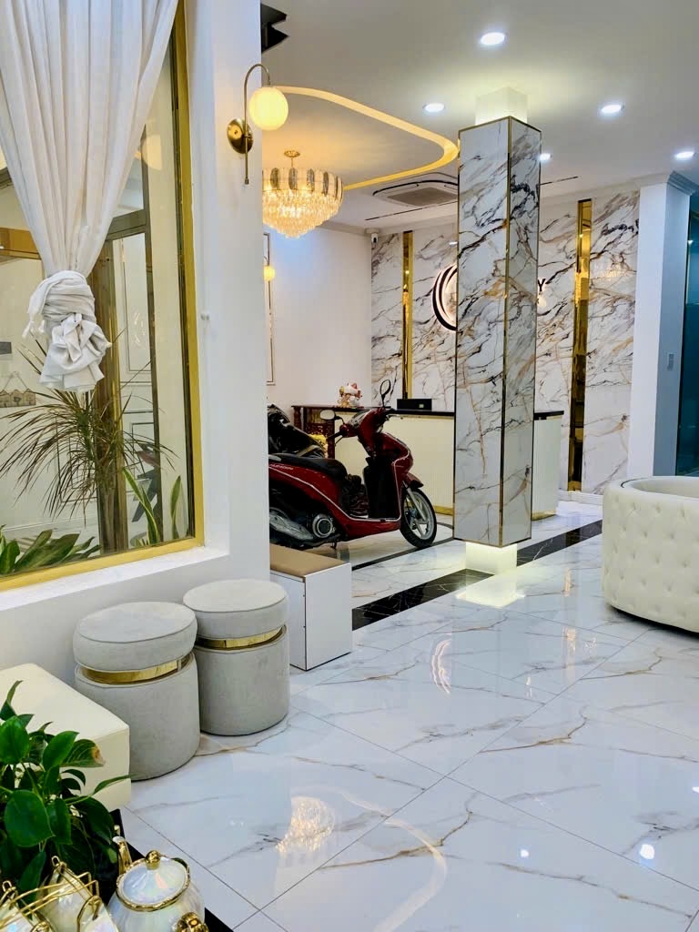 BÁN NHÀ KHU VIP QUẬN 7, VỪA Ở VỪA KINH DOANH CÓ DÒNG TIỀN CHỈ NHỈNH 16 TỶ, GẦN CHỢ, TRƯỜNG HỌC, PHÚ MỸ HƯNG, TẶNG NỘI THẤT (TRONG ĐÓ CÓ 12 MÁY LẠNH)
