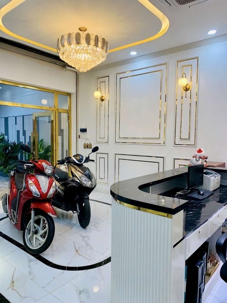BÁN NHÀ KHU VIP QUẬN 7, VỪA Ở VỪA KINH DOANH CÓ DÒNG TIỀN CHỈ NHỈNH 16 TỶ, GẦN CHỢ, TRƯỜNG HỌC, PHÚ MỸ HƯNG, TẶNG NỘI THẤT (TRONG ĐÓ CÓ 12 MÁY LẠNH)