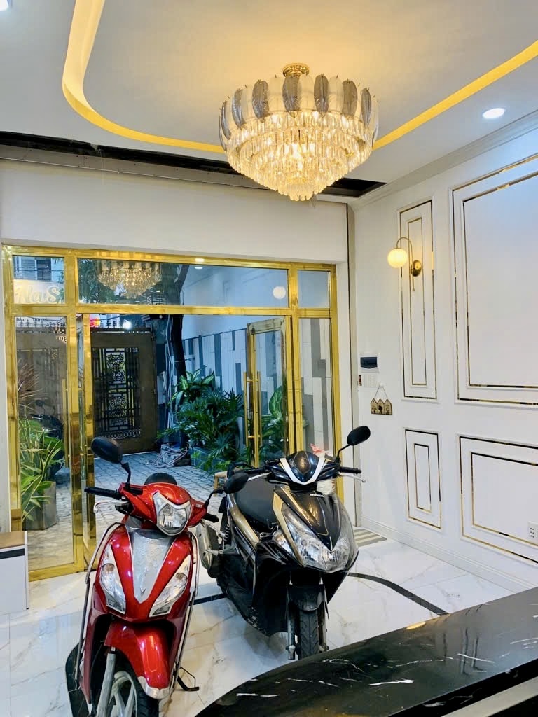 BÁN NHÀ KHU VIP QUẬN 7, VỪA Ở VỪA KINH DOANH CÓ DÒNG TIỀN CHỈ NHỈNH 16 TỶ, GẦN CHỢ, TRƯỜNG HỌC, PHÚ MỸ HƯNG, TẶNG NỘI THẤT (TRONG ĐÓ CÓ 12 MÁY LẠNH)