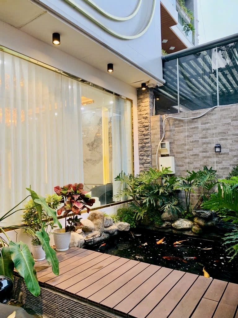 BÁN NHÀ KHU VIP QUẬN 7, VỪA Ở VỪA KINH DOANH CÓ DÒNG TIỀN CHỈ NHỈNH 16 TỶ, GẦN CHỢ, TRƯỜNG HỌC, PHÚ MỸ HƯNG, TẶNG NỘI THẤT (TRONG ĐÓ CÓ 12 MÁY LẠNH)