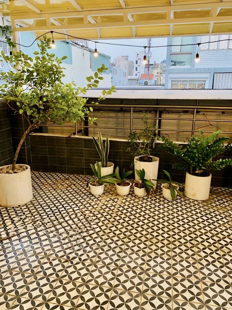 BÁN NHÀ KHU VIP QUẬN 7, VỪA Ở VỪA KINH DOANH CÓ DÒNG TIỀN CHỈ NHỈNH 16 TỶ, GẦN CHỢ, TRƯỜNG HỌC, PHÚ MỸ HƯNG, TẶNG NỘI THẤT (TRONG ĐÓ CÓ 12 MÁY LẠNH)