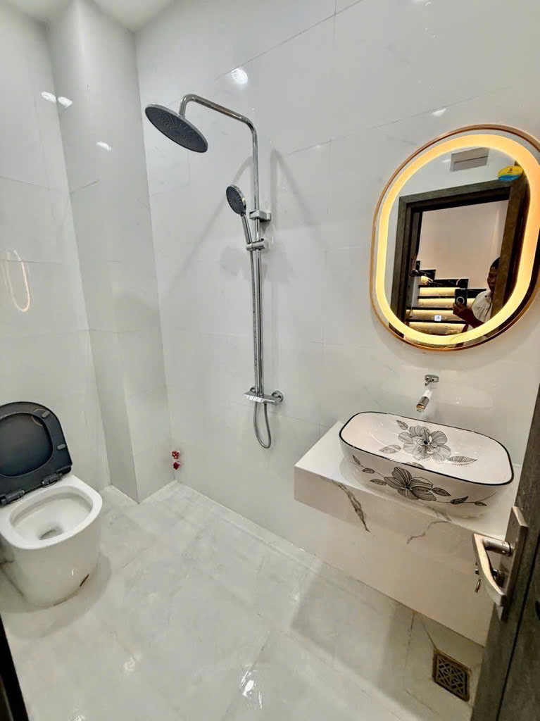 NHÀ PHỐ HIỆN ĐẠI MỚI XÂY - NGAY CẦU PHÚ XUÂN QUẬN 7