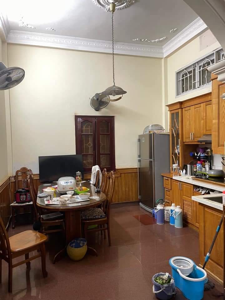 Chính chủ bán nhà đường Láng, ôtô đỗ cửa, 48m2, 4 tầng, chỉ 8.8 tỷ.