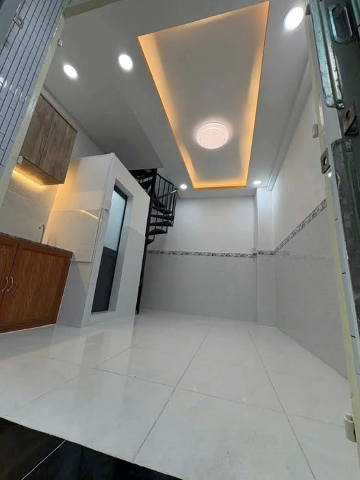 QUẬN 7 - NHÀ SỔ HỒNG RIÊNG HOÀN CÔNG - CHỈ 3 TỶ CHÚT XÍU.