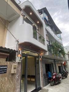 CẦN BÁN NHÀ MỚI XÂY - THIẾT KẾ HIỆN ĐẠI - THÍCH HỢP VỢ CHỒNG TRẺ - Q7