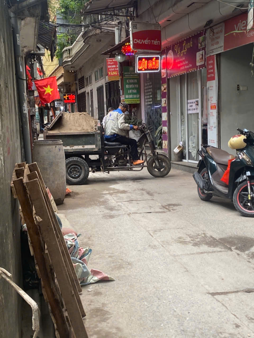 Bán nhà hiến tại Nguyễn Khánh toàn, x67m2,  1m ra ngõ oto. Giá đúng 14 tỷ