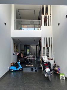 BÁN NHÀ MỚI, XE HƠI NGỦ TRONG NHÀ, BƯNG ÔNG THOÀN, PHÚ HỮU, TP THỦ ĐỨC - 4 TẦNG 4PN - DIỆN TÍCH 60m2 VUÔNG VỨC A4 - NHỈNH 6 TỶ