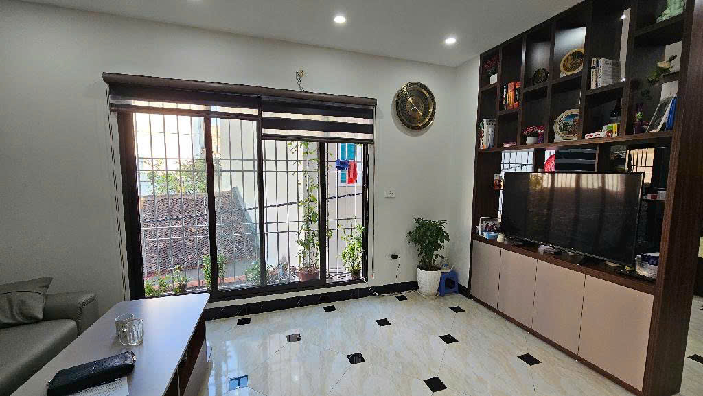 Mặt tiền rộng, ngõ rộng thông, ô tô gần, nhà đẹp Tổ 9 Mậu Lương 48m2 x 5 tầng