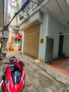 Chủ có việc cần bán gấp nhà ở Tổ 3 Đa Sỹ 40m2 x 3 tầng , lô góc, thông rộng kinh doanh nhỏ, nhà chủ xây tâm huyết