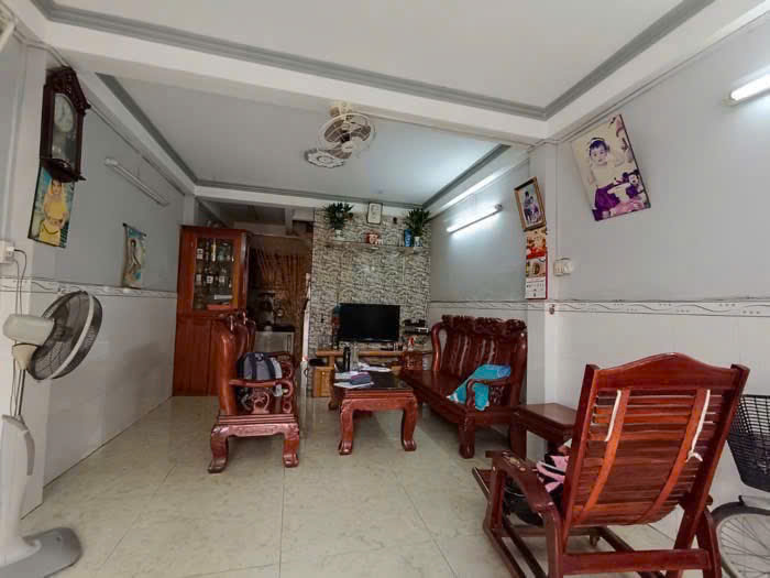 BÁN NHÀ MẶT TIỀN BÀU HẠT NHỈNH 5 TỶ