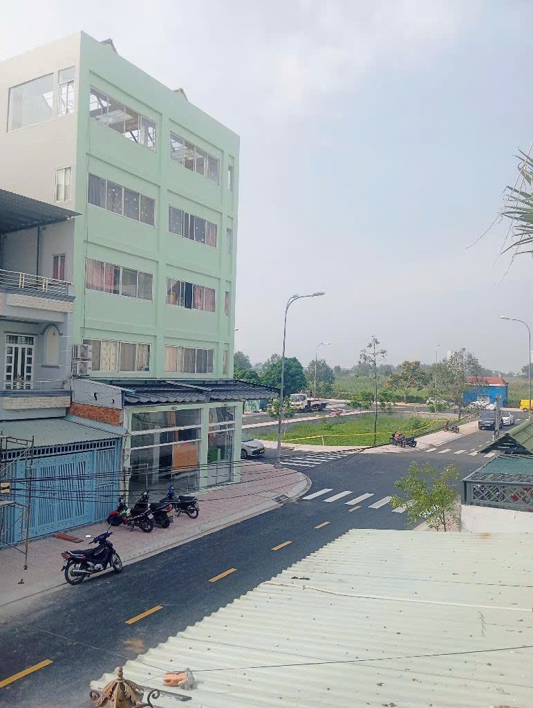 Nhà Đẹp: DT: 80m2 Cảng Sông Phú Định, Phường 16, Quận 8. Giá: 9,5 tỷ(Thương lượng)