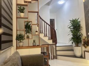 NHÀ ĐẸP - CỰC THOÁNG - MẶT TIỀN RỘNG - GẦN Ô TÔ - NGÕ RÔNG THÔNG
