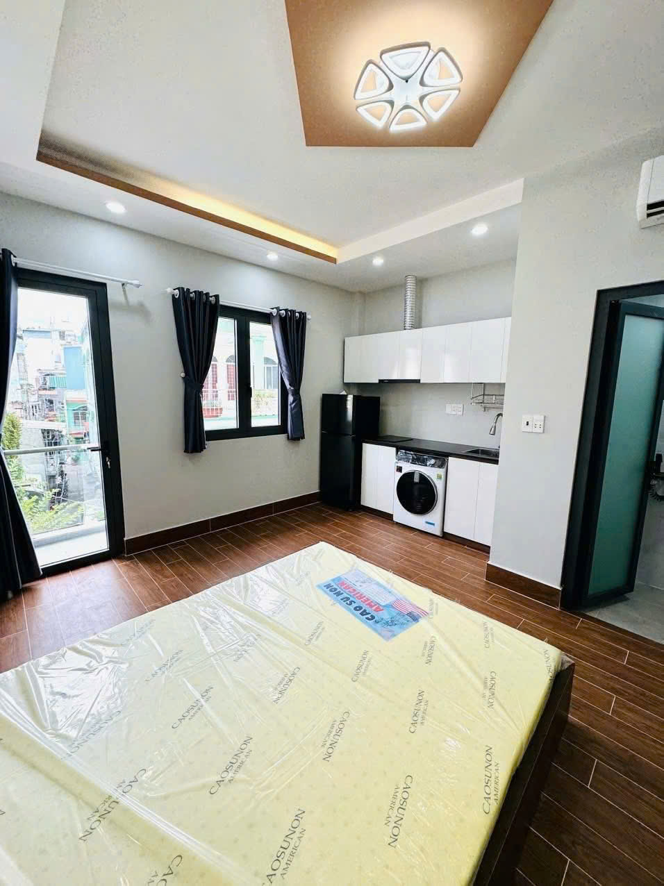nhà sổ vuông, ngay trung tâm quận 11, gần đầm sen, 4.5x10m2