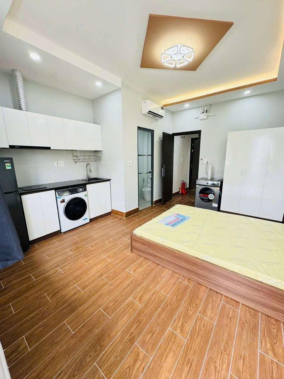 nhà sổ vuông, ngay trung tâm quận 11, gần đầm sen, 4.5x10m2