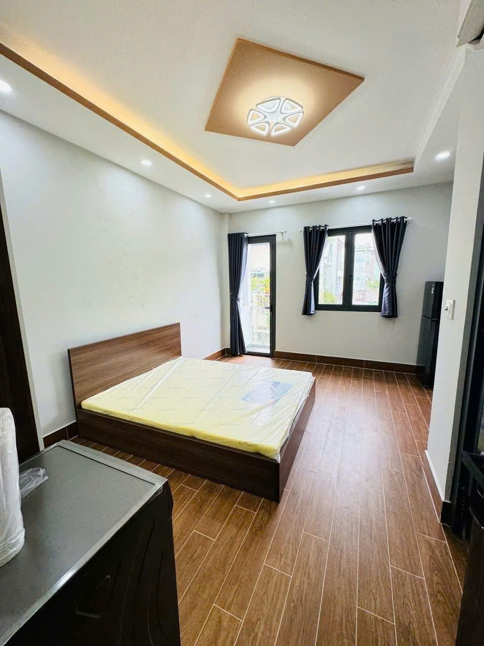 nhà sổ vuông, ngay trung tâm quận 11, gần đầm sen, 4.5x10m2