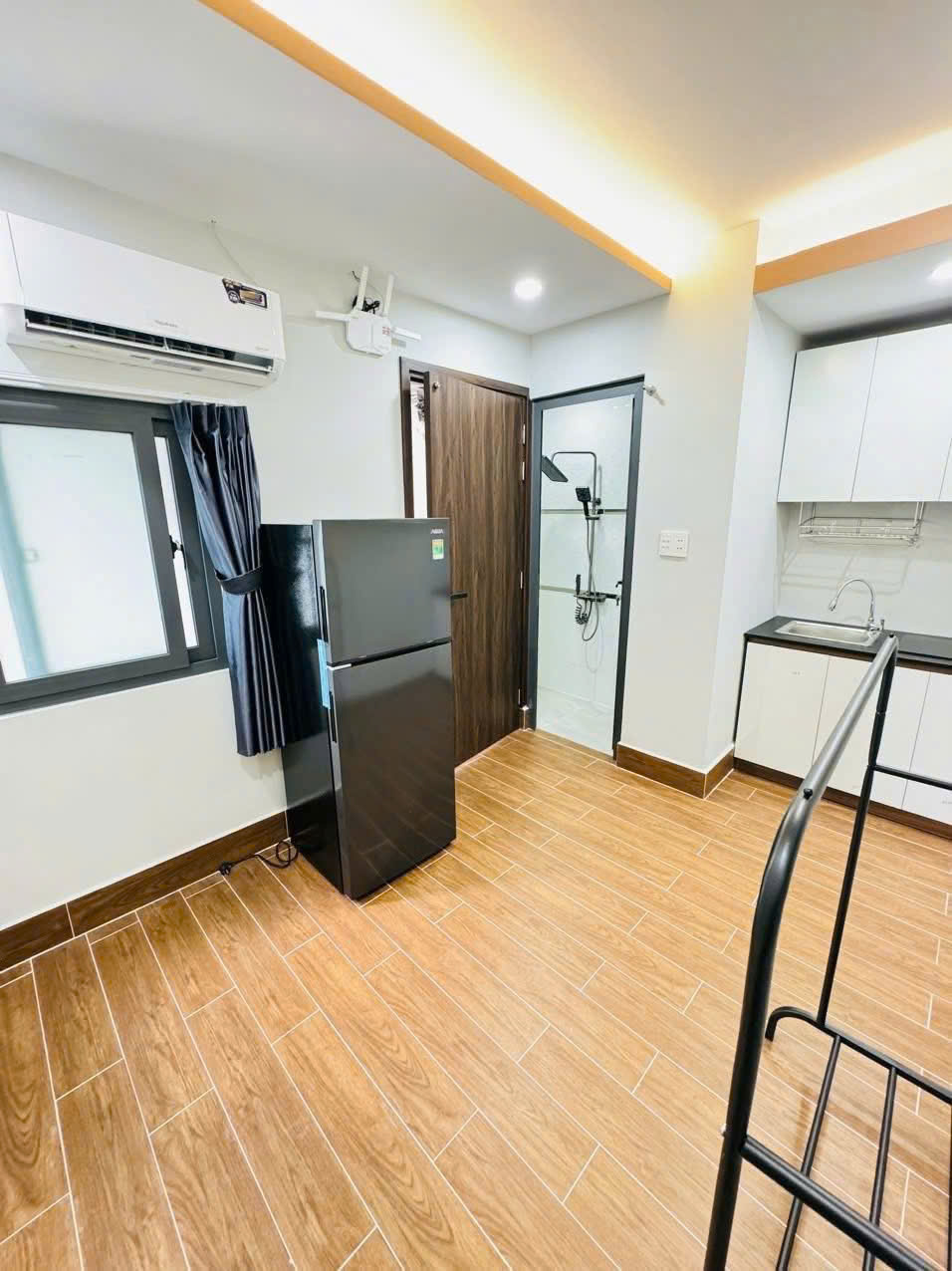 nhà sổ vuông, ngay trung tâm quận 11, gần đầm sen, 4.5x10m2